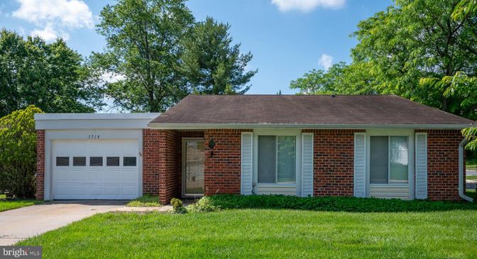 Attached, Exterior, Facade, Brick Facade, Ranch