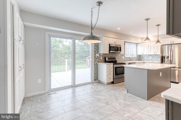 Interior, Kitchen, Pendant Lights, Recessed Lighting, Stainless Steel Appliances