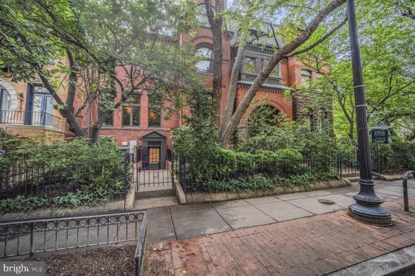 Exterior, Facade, Brick Facade, Rowhouse