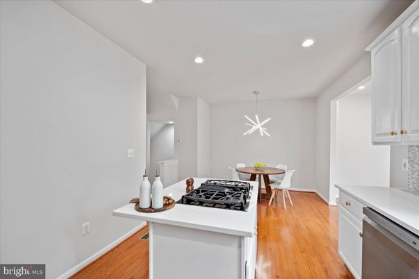 Dining room, Interior, Kitchen, Pendant Lights, Recessed Lighting, Wood Texture Flooring