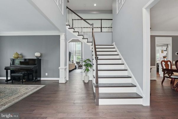 Interior, Piano, Recessed Lighting, Wood Texture Flooring