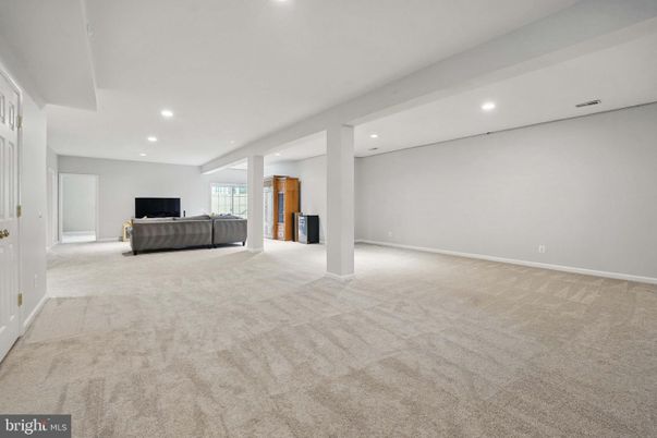 Empty room, Interior, Recessed Lighting