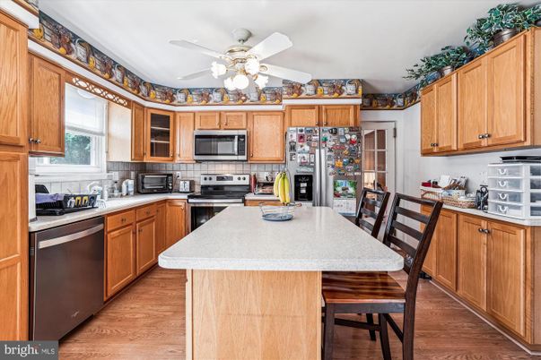 Dining room, Interior, Kitchen, Stainless Steel Appliances, Wood Texture Flooring