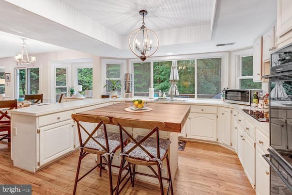 Chandelier, Dining room, Interior, Kitchen, Pendant Lights, Wood Texture Flooring