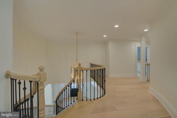 Interior, Pendant Lights, Recessed Lighting, Wood Texture Flooring