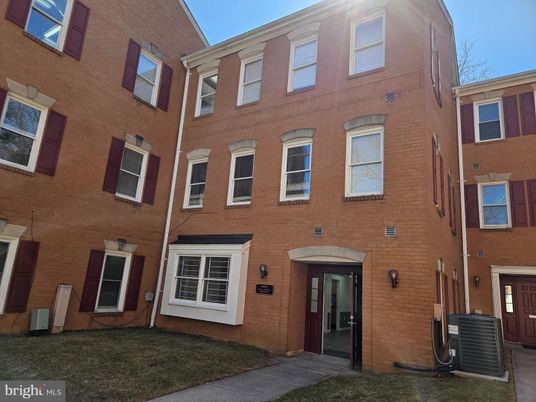 Exterior, Facade, Brick Facade, Rowhouse
