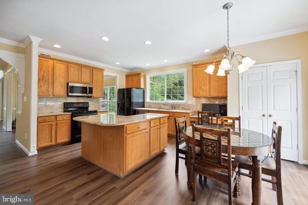 Chandelier, Dining room, Interior, Kitchen, Recessed Lighting, Wood Texture Flooring