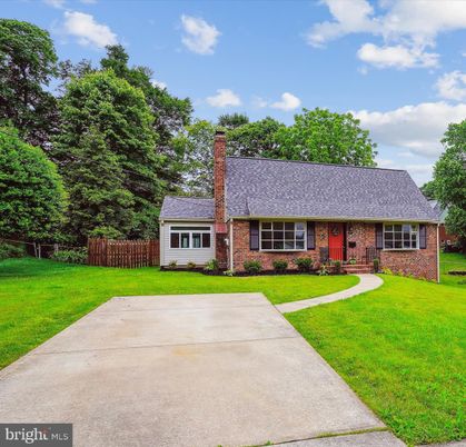 Exterior, Facade, Brick Facade, Cape Cod