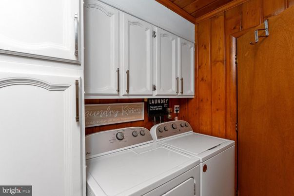 Interior, Washer, Wooden Walls