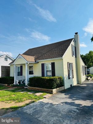 Exterior, Facade, Cape Cod