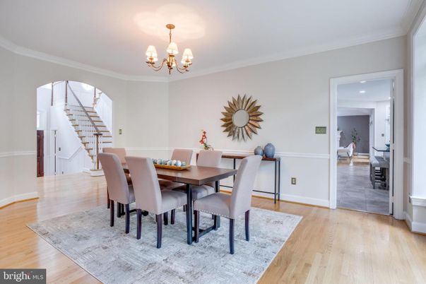 Chandelier, Dining room, Interior, Recessed Lighting, Wood Texture Flooring