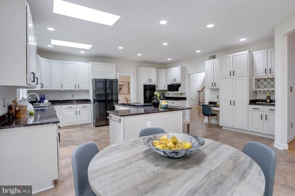 Dining room, Interior, Kitchen, Recessed Lighting, Stainless Steel Appliances