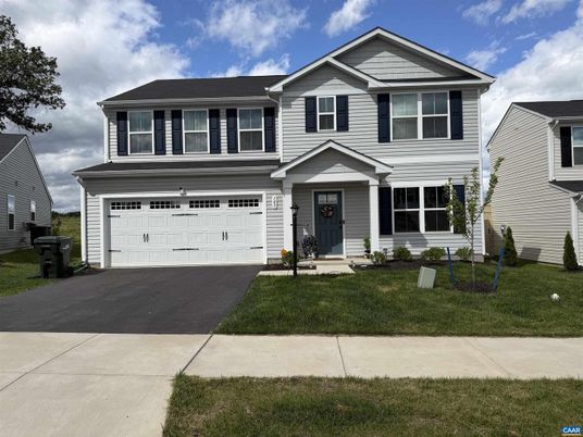 Attached, Exterior, Facade, Farmhouse