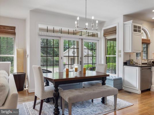 Chandelier, Dining room, Interior, Kitchen, Pendant Lights, Recessed Lighting, Wood Texture Flooring