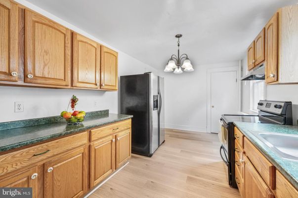 Chandelier, Interior, Kitchen, Wood Texture Flooring