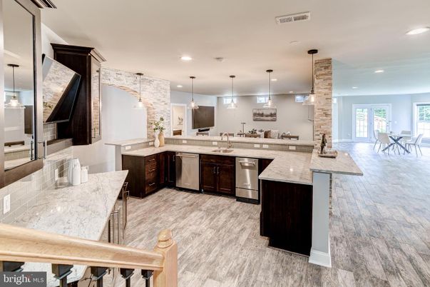 Dining room, Interior, Kitchen, Pendant Lights, Recessed Lighting, Stainless Steel Appliances