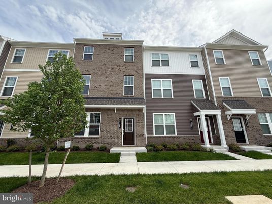 Exterior, Facade, Brick Facade, Rowhouse