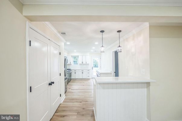 Interior, Kitchen, Pendant Lights, Recessed Lighting, Wood Texture Flooring