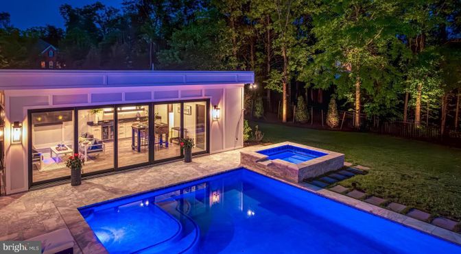 Exterior, Pool