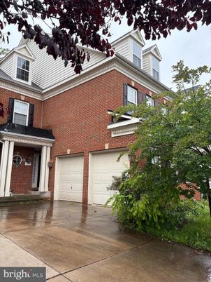 Attached, Exterior, Facade, Brick Facade, Georgian