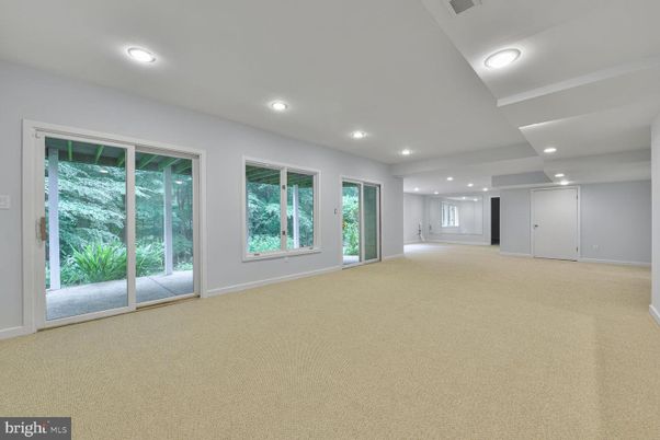 Empty room, Interior, Recessed Lighting