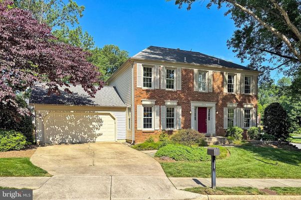 Attached, Exterior, Facade, Brick Facade, Georgian