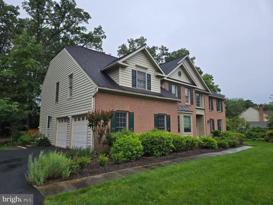 Attached, Exterior, Facade, Brick Facade, Farmhouse