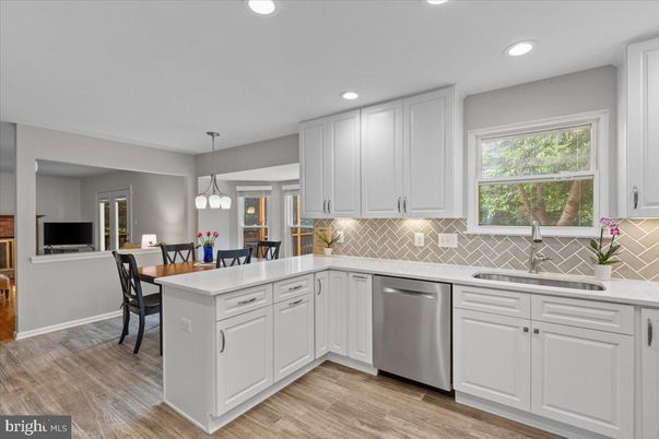 Dining room, Interior, Kitchen, Pendant Lights, Recessed Lighting, Wood Texture Flooring