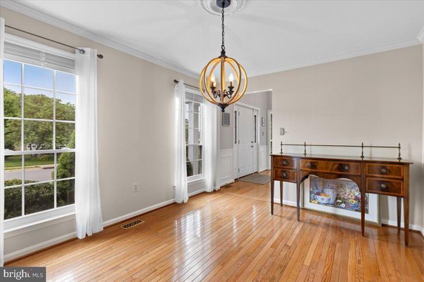 Interior, Pendant Lights, Wood Texture Flooring