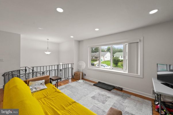 Interior, Pendant Lights, Recessed Lighting, Wood Texture Flooring