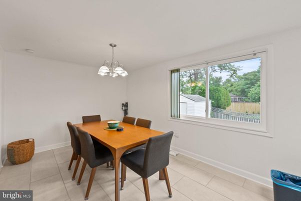 Chandelier, Dining room, Interior, Pendant Lights