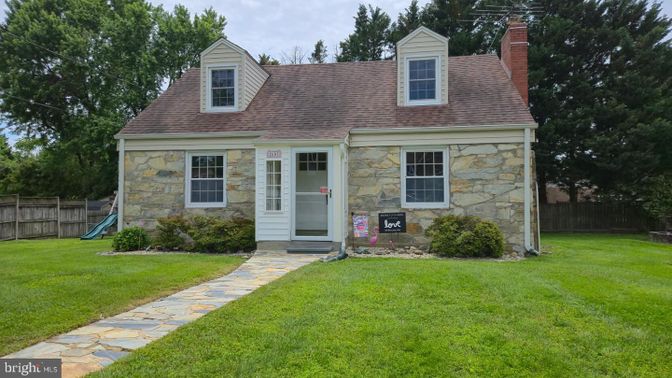 Exterior, Facade, Cape Cod