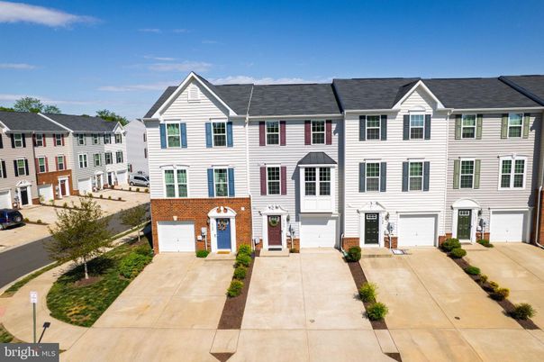 Attached, Exterior, Facade, Rowhouse