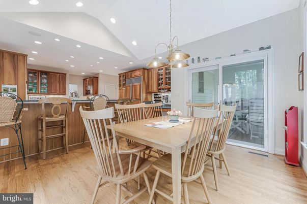 Dining room, Interior, Kitchen, Pendant Lights, Recessed Lighting, Wood Texture Flooring