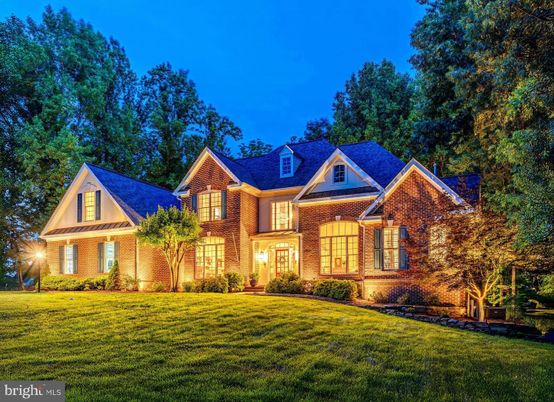 Backyard, Exterior, Facade, Brick Facade, Brick Traditional