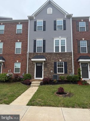 Exterior, Facade, Brick Facade, Rowhouse