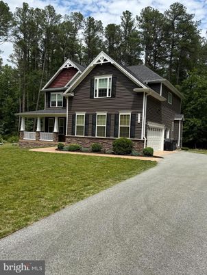 Attached, Exterior, Facade, American Craftsman