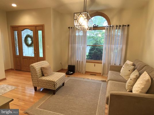 Interior, Living room, Pendant Lights, Recessed Lighting, Wood Texture Flooring