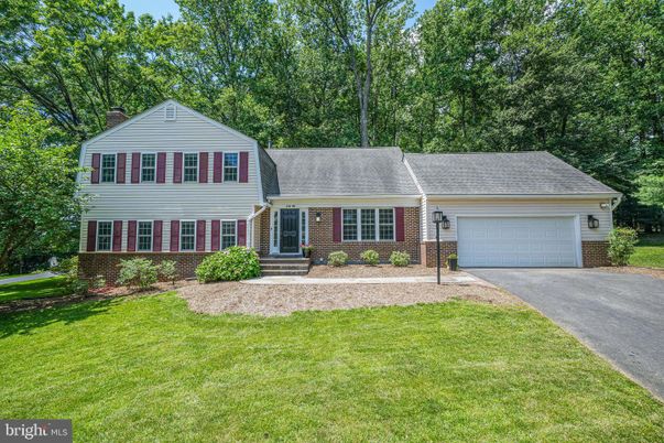 Attached, Exterior, Facade, Brick Facade, Cape Cod