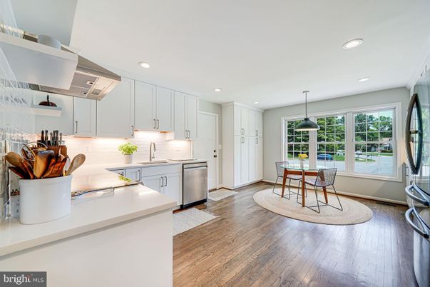 Dining room, Interior, Kitchen, Pendant Lights, Recessed Lighting, Wood Texture Flooring