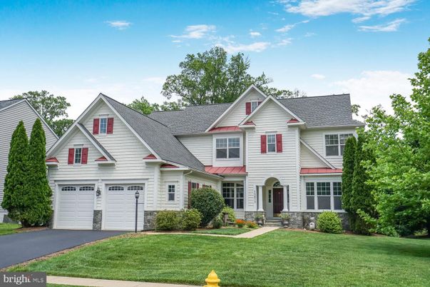 Attached, Exterior, Facade, Farmhouse