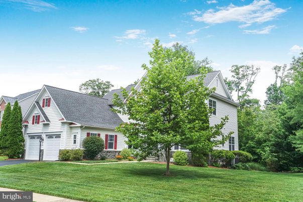 Attached, Exterior, Facade, Cape Cod