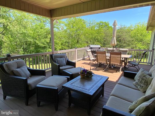 Dining room, Exterior