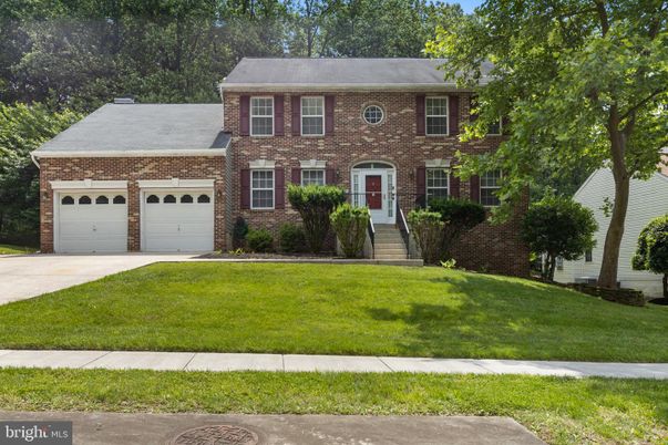 Attached, Exterior, Facade, Brick Facade, Georgian