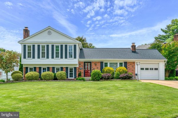 Attached, Exterior, Facade, Brick Facade, Split Level