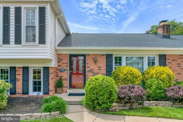 Exterior, Facade, Brick Facade, Cape Cod