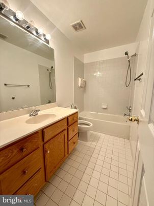 Bathroom, Interior, Tile Countertops