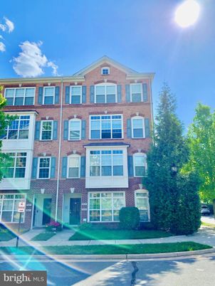 Exterior, Facade, Brick Facade, Rowhouse
