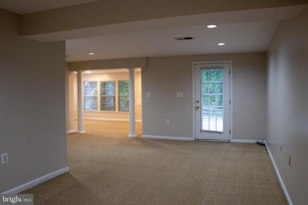 Empty room, Interior, Recessed Lighting
