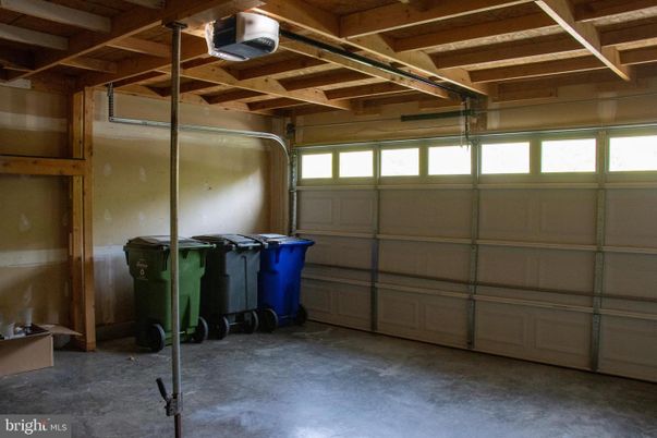 Garage, Interior, Wooden Beams
